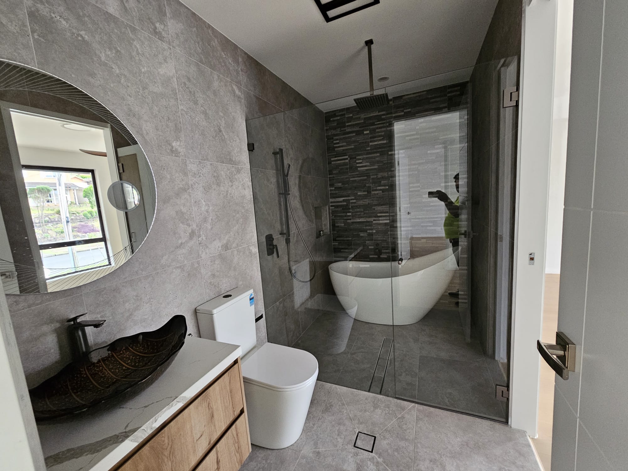 Bathroom & laundry project by Desi Building Solutions