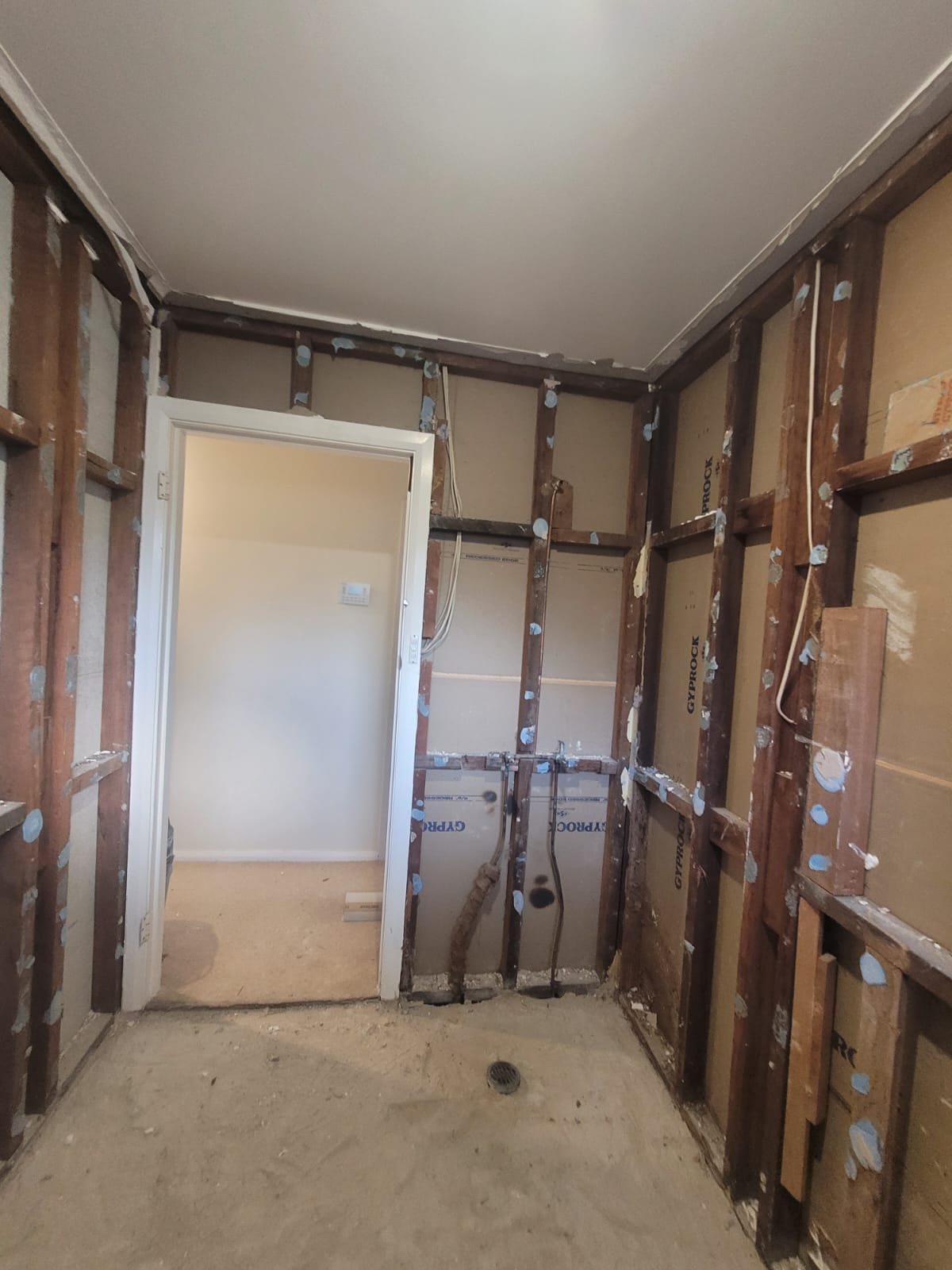 Renovations & extensions project by Desi Building Solutions